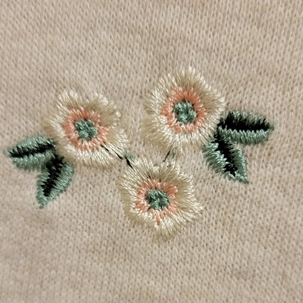 Retrology Embroidered Top Size Large - Picture 4 of 8